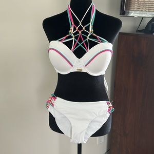 Gorgeous beach bunny, bikini.